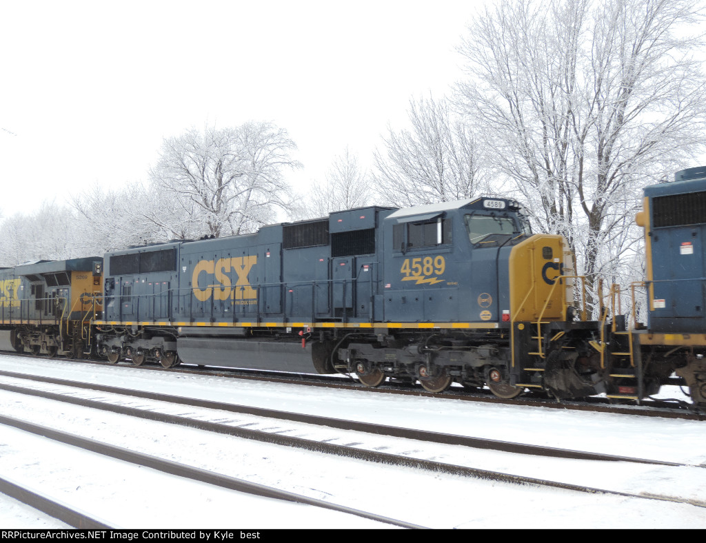 CSX 4589 